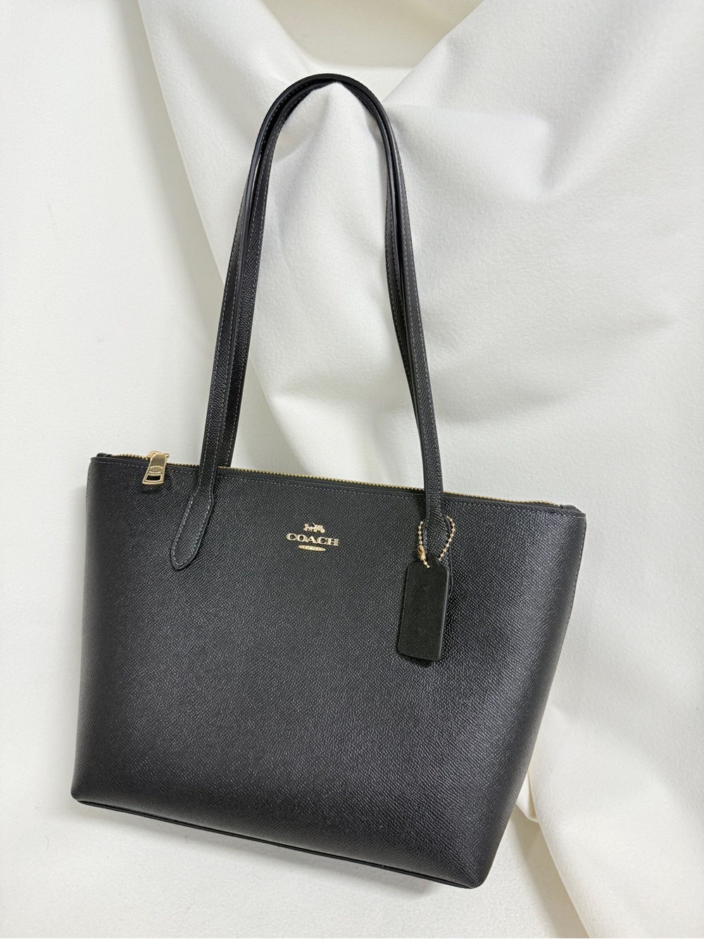 NWT COACH Fiona Zip Tote Bag In leather CW395, Black Gold